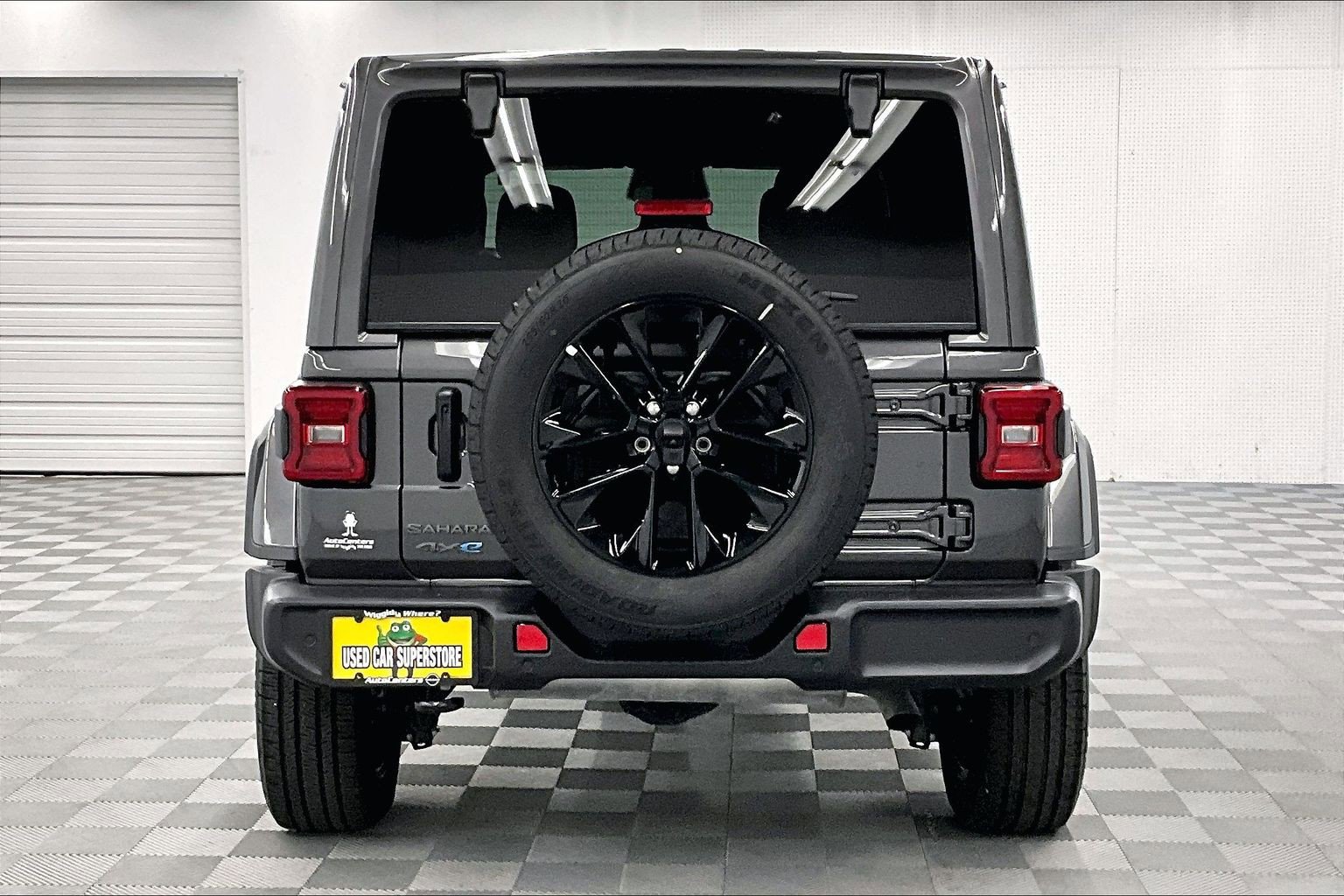 Used 2025 Jeep Wrangler Unlimited Sahara w/ Safety Group AWD/4WD image 5