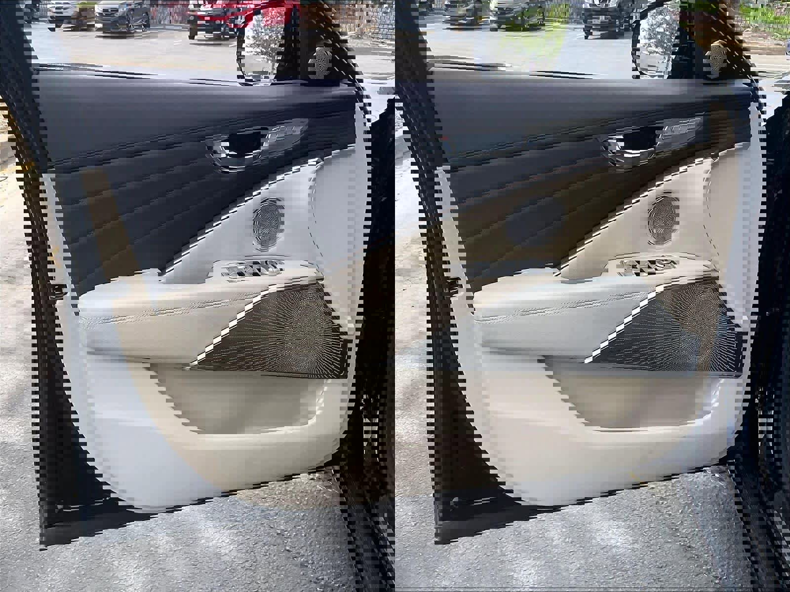 Used 2019 Kia K900 Luxury w/ VIP Package image 23