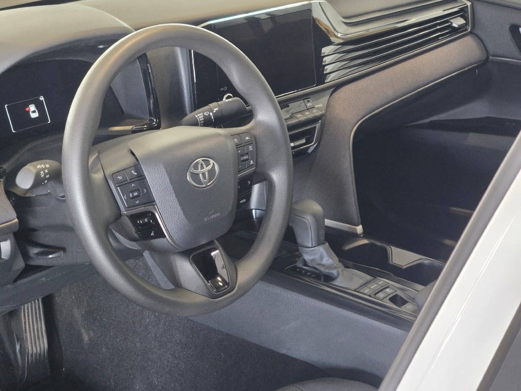 Used 2025 Toyota Camry LE AWD/4WD image 22