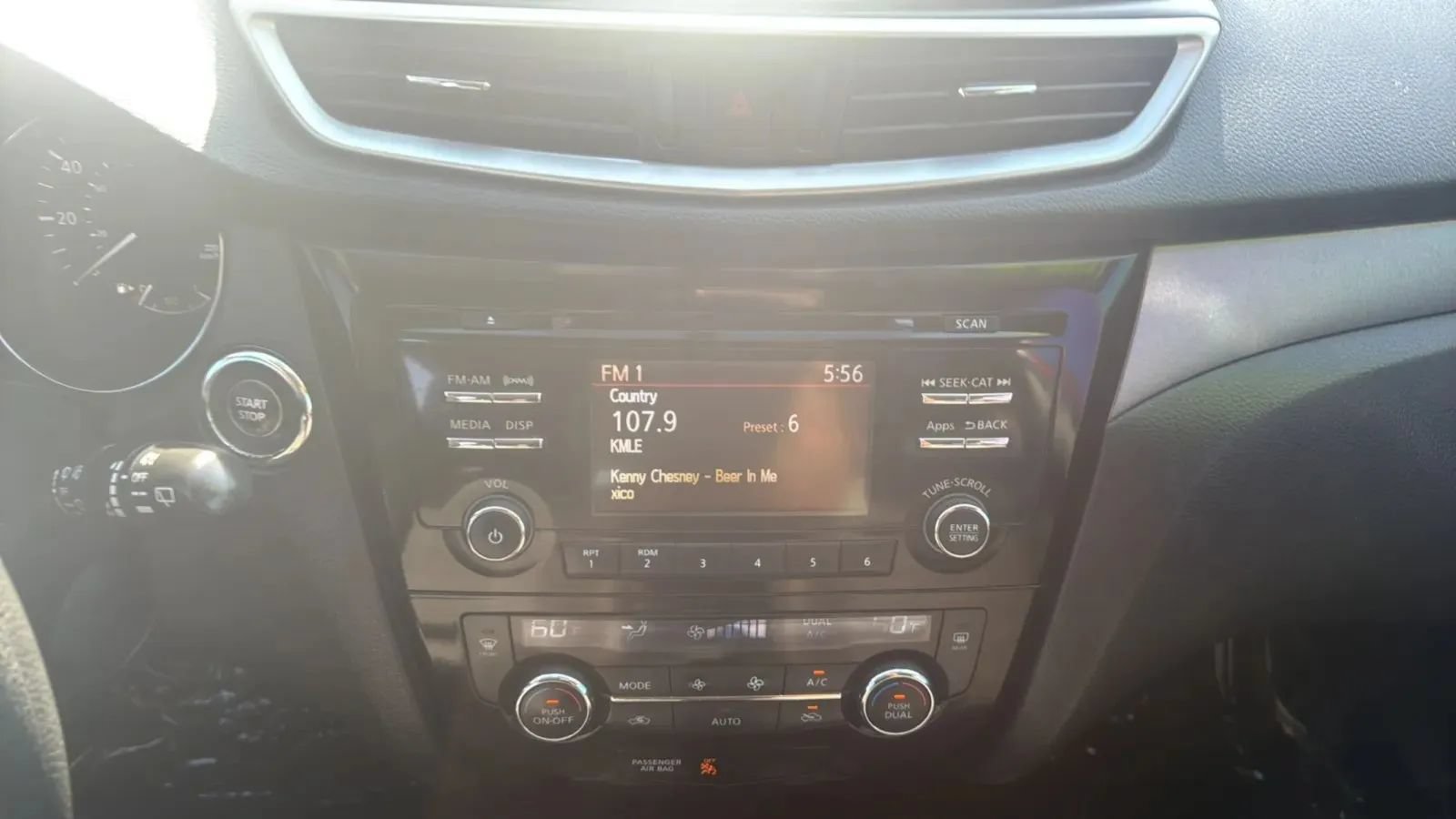 Used 2016 Nissan Rogue SV FWD image 19