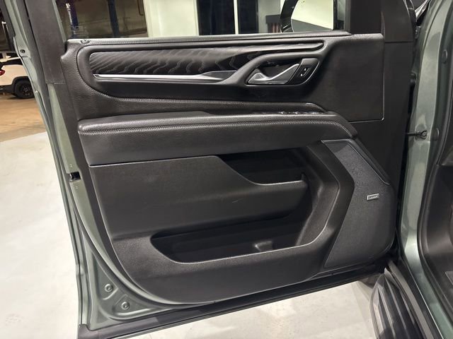 Used 2024 GMC Yukon XL Denali image 12