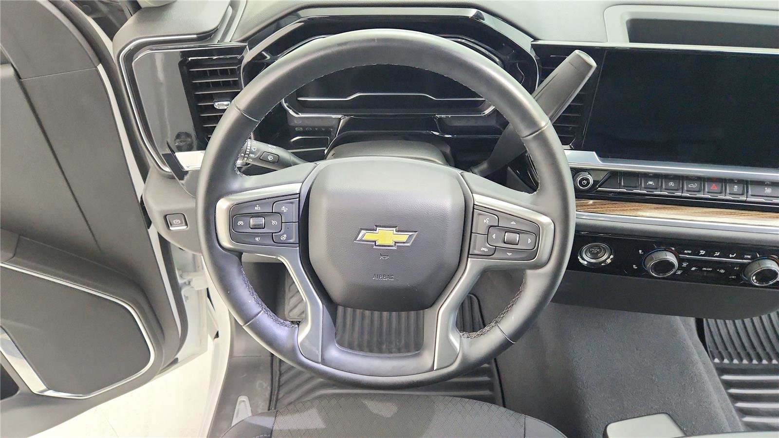 Used 2023 Chevrolet Silverado 1500 LT image 23