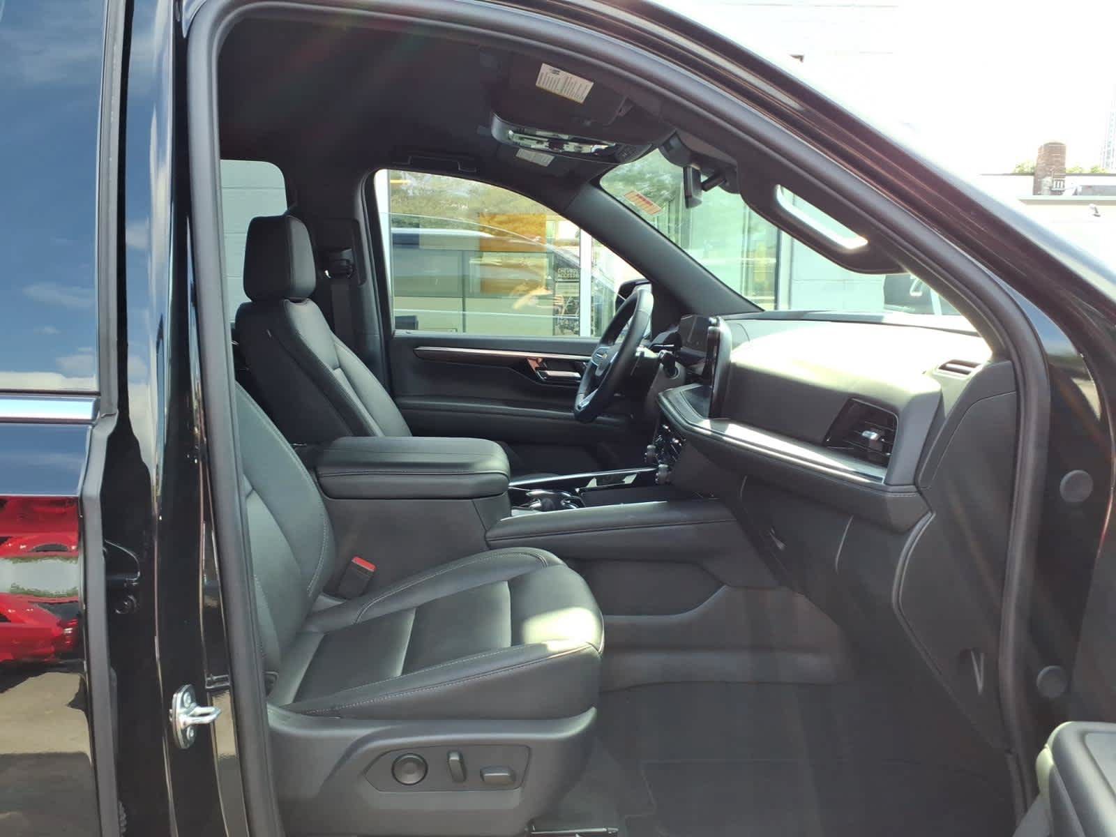 Used 2026 Chevrolet Suburban LT w/ Comfort Package AWD/4WD image 21