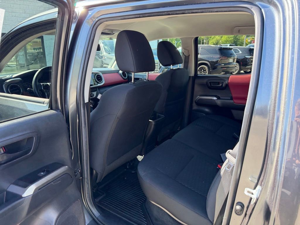 Used 2023 Toyota Tacoma SR5 AWD/4WD image 12