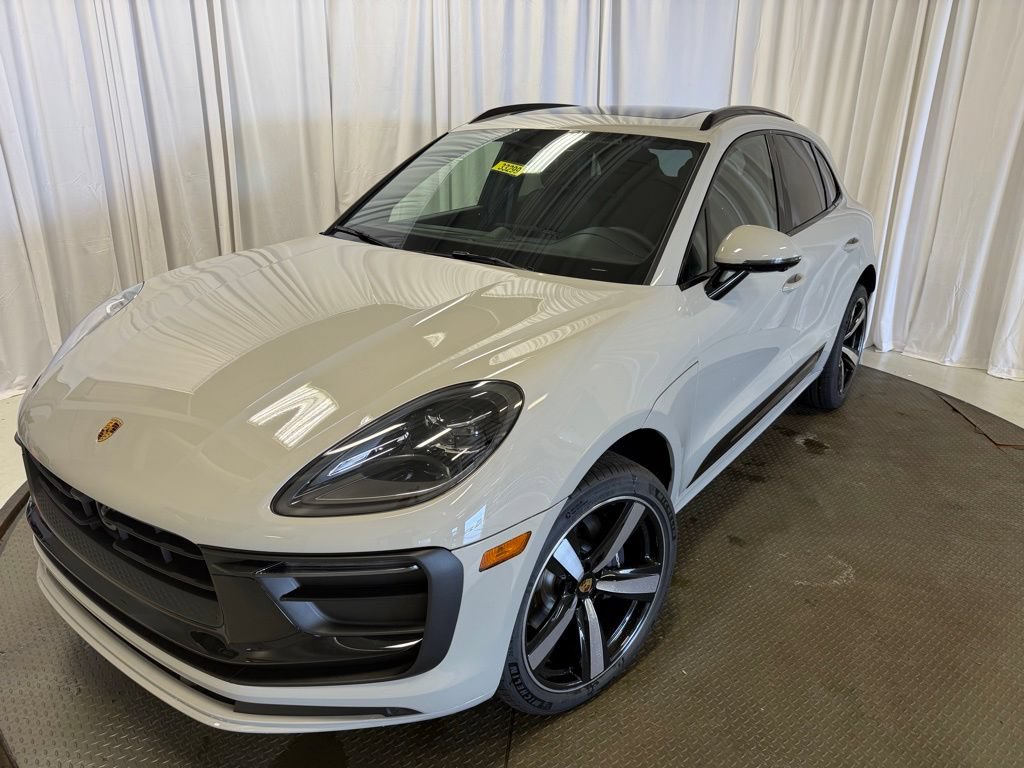 Certified 2026 Porsche Macan AWD/4WD image 1