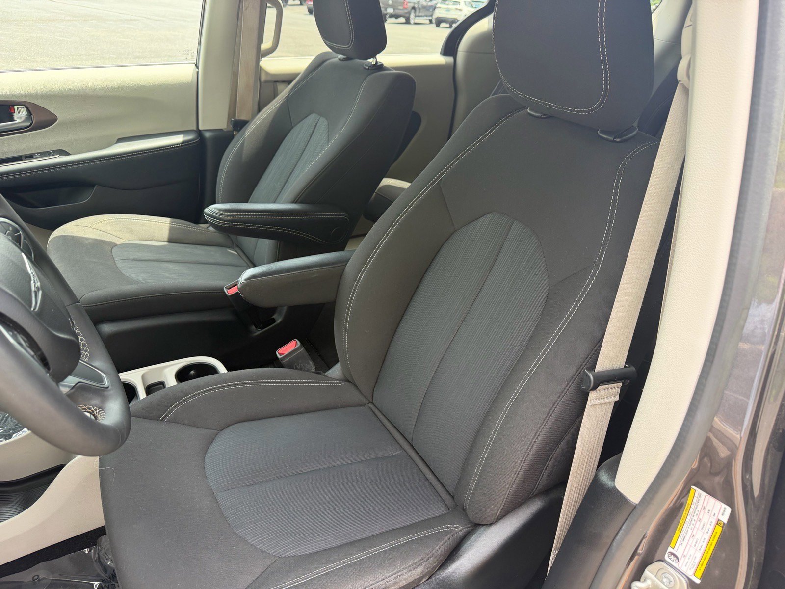 Used 2023 Chrysler Voyager LX FWD image 25