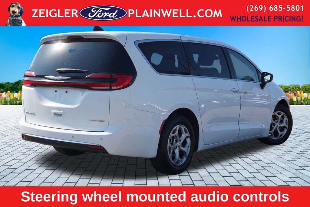 Used 2024 Chrysler Pacifica Limited FWD image 5