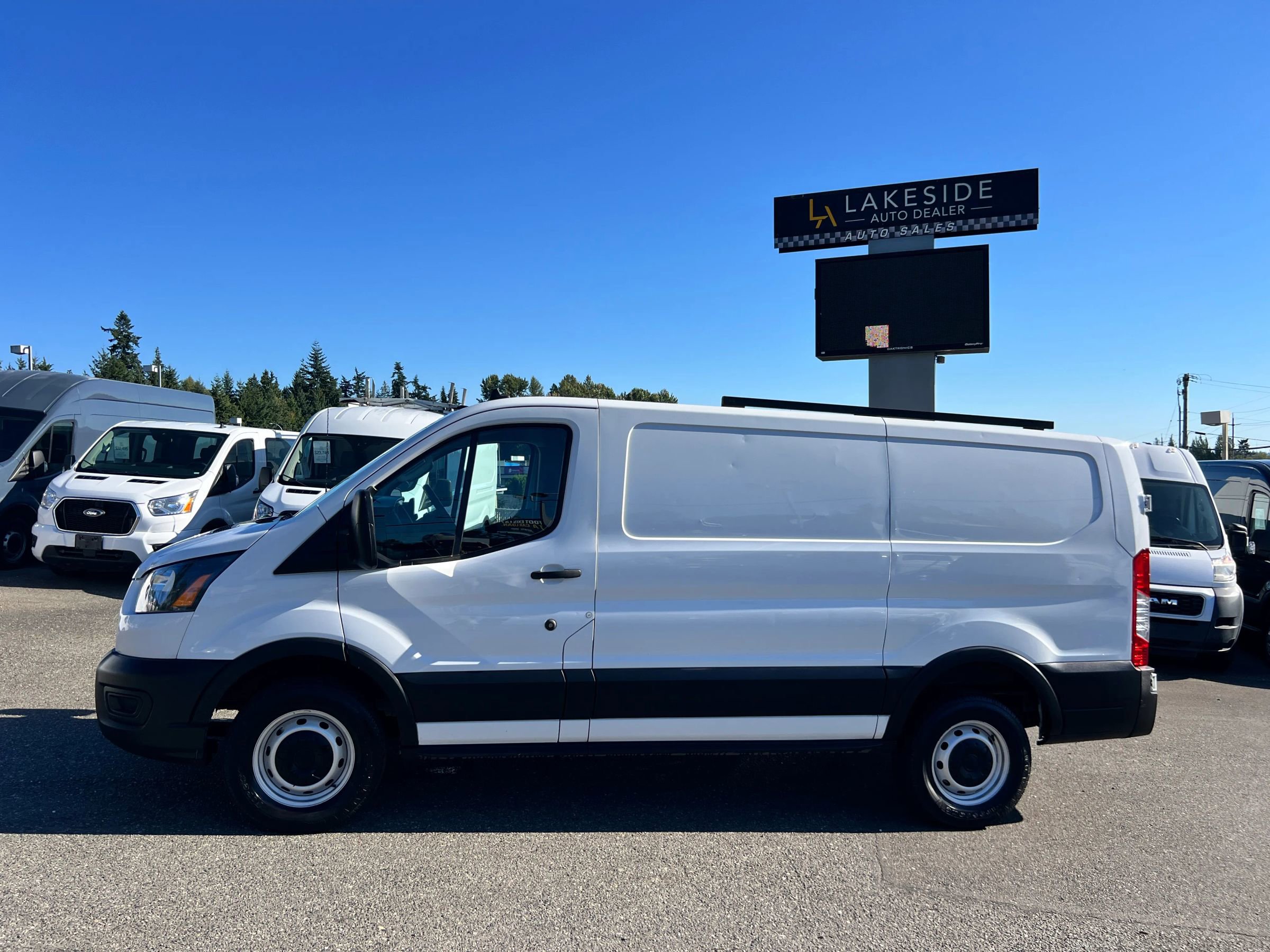Used 2020 Ford Transit 250 Low Roof w/RWB Van 3D image 4