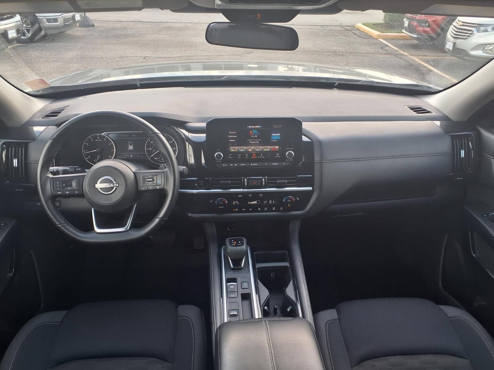 Used 2025 Nissan Pathfinder SV FWD image 3