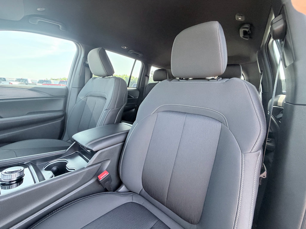 New 2026 Jeep Grand Cherokee Laredo RWD image 21