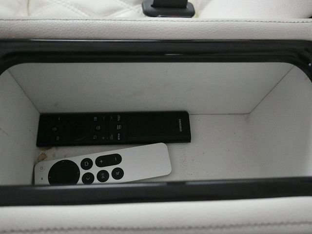 Used 2020 Cadillac Escalade ESV Platinum w/ Escalade Sport Edition image 33