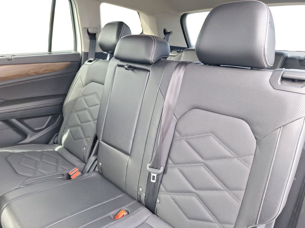 Used 2024 Volkswagen Atlas SE image 11