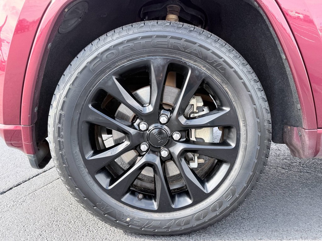 Used 2021 Jeep Grand Cherokee Laredo X image 32