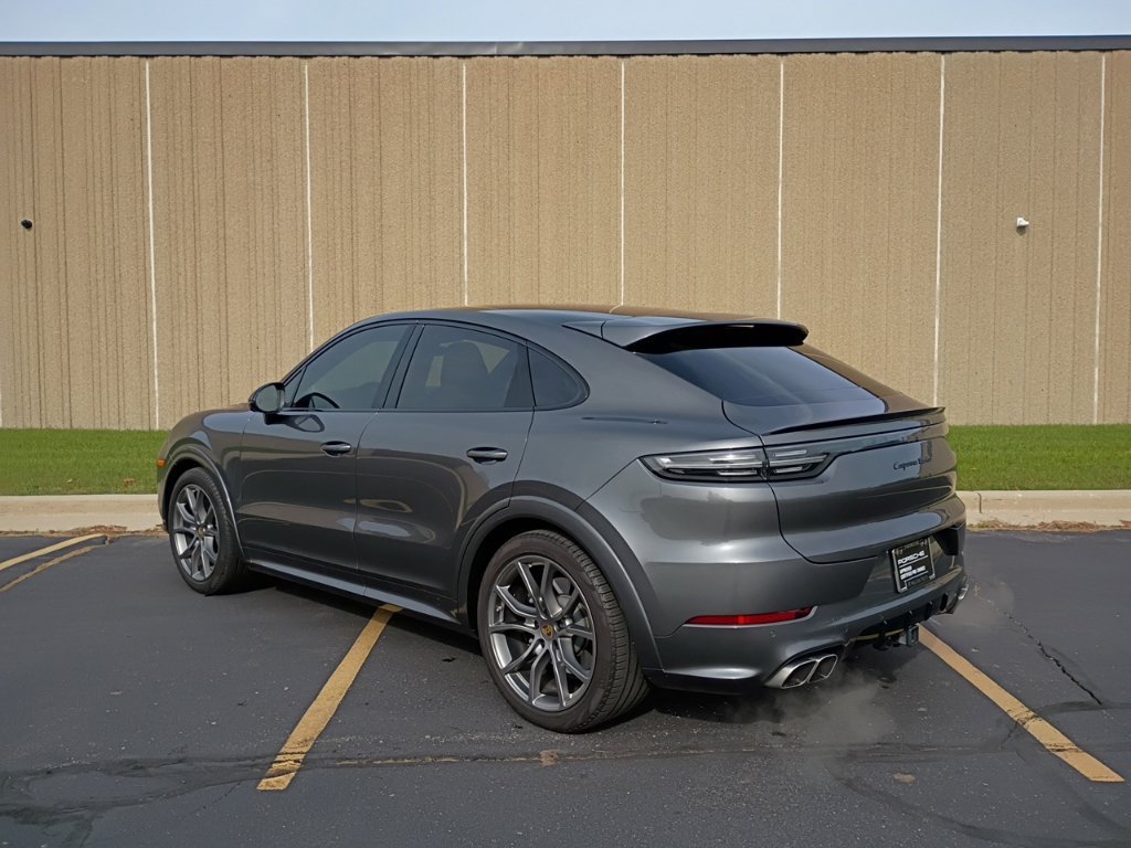 Certified 2022 Porsche Cayenne Turbo AWD/4WD image 3