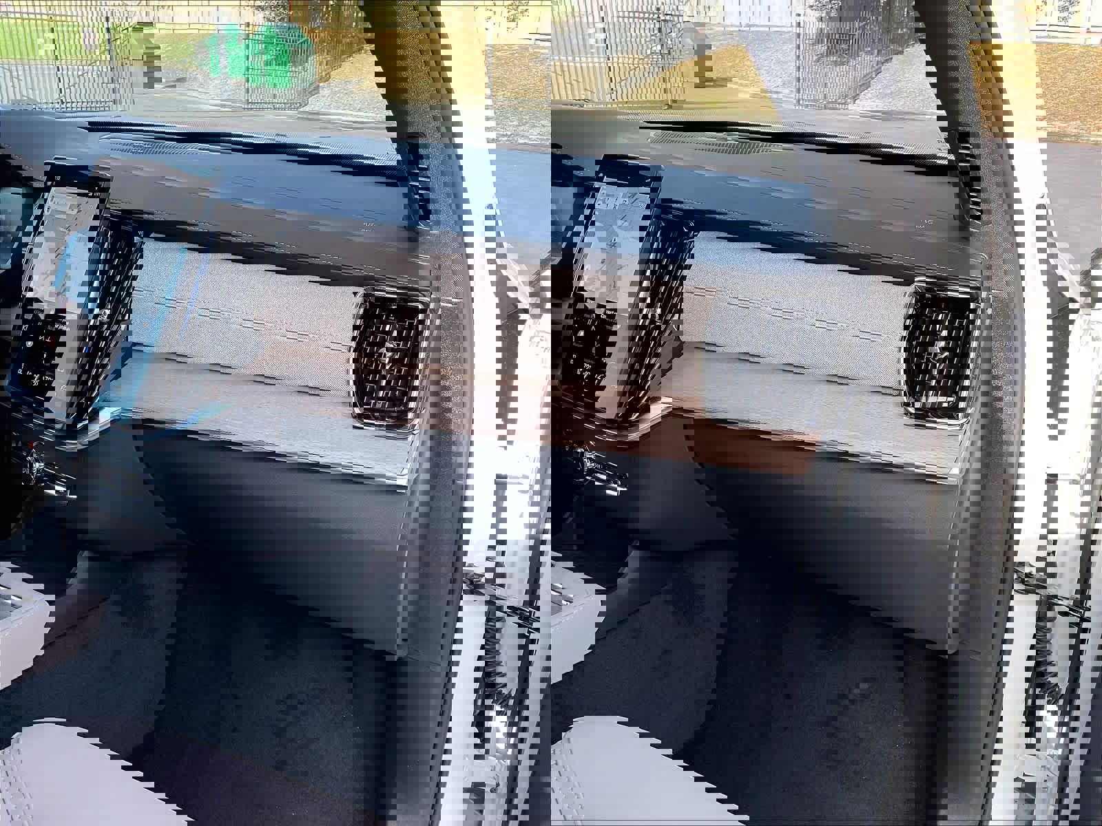 New 2026 Volvo XC90 T8 Plus w/ Protection Package Premier image 29