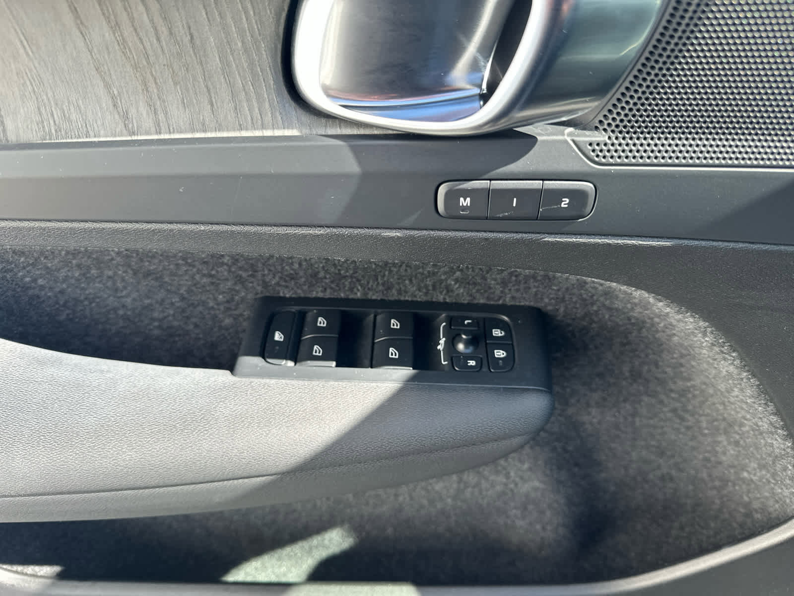 Used 2023 Volvo XC40 B5 Plus w/ Climate Package image 16