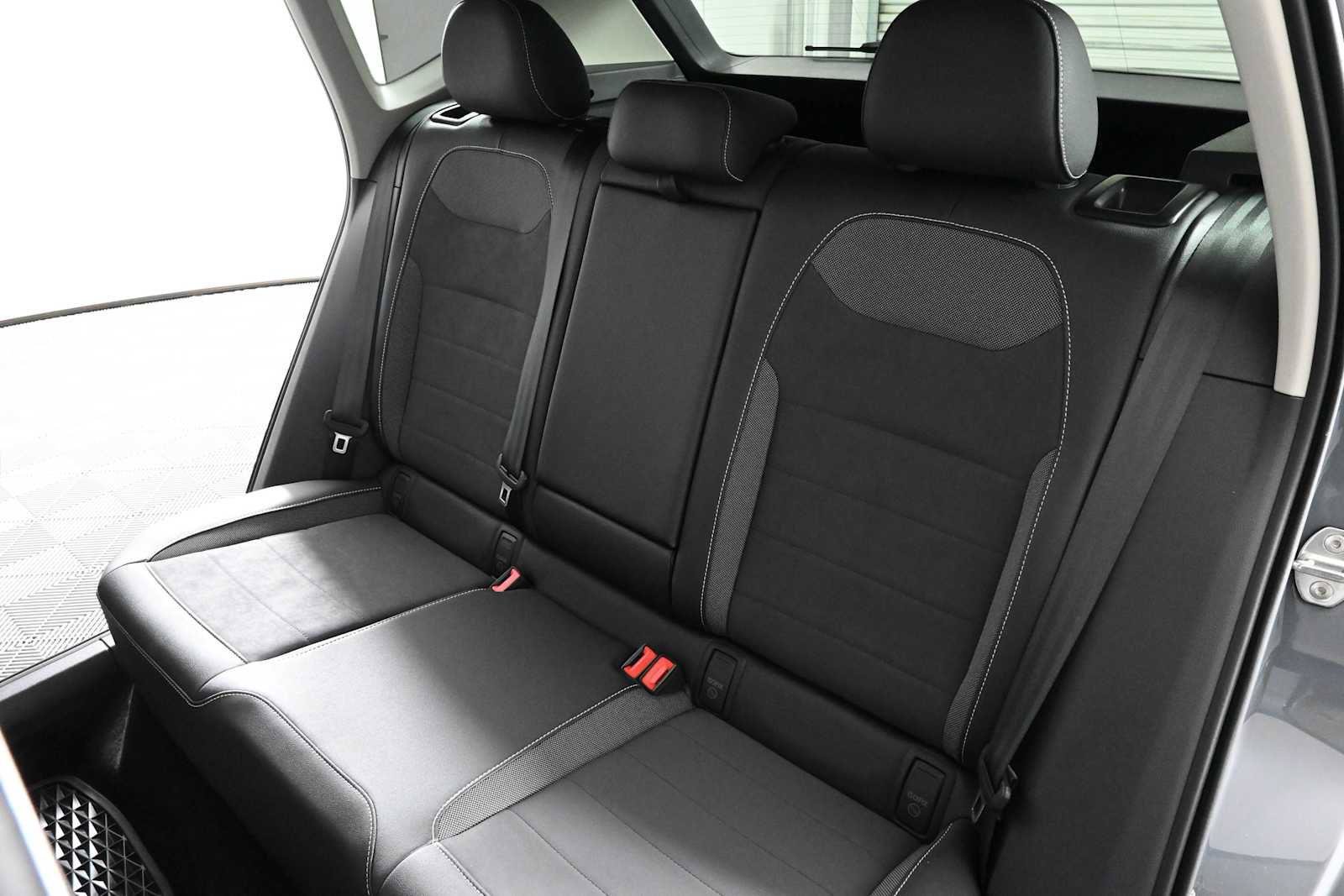 Certified 2024 Volkswagen Taos SE FWD image 11