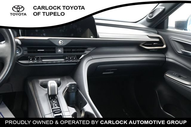Used 2023 Toyota Crown AWD/4WD image 32