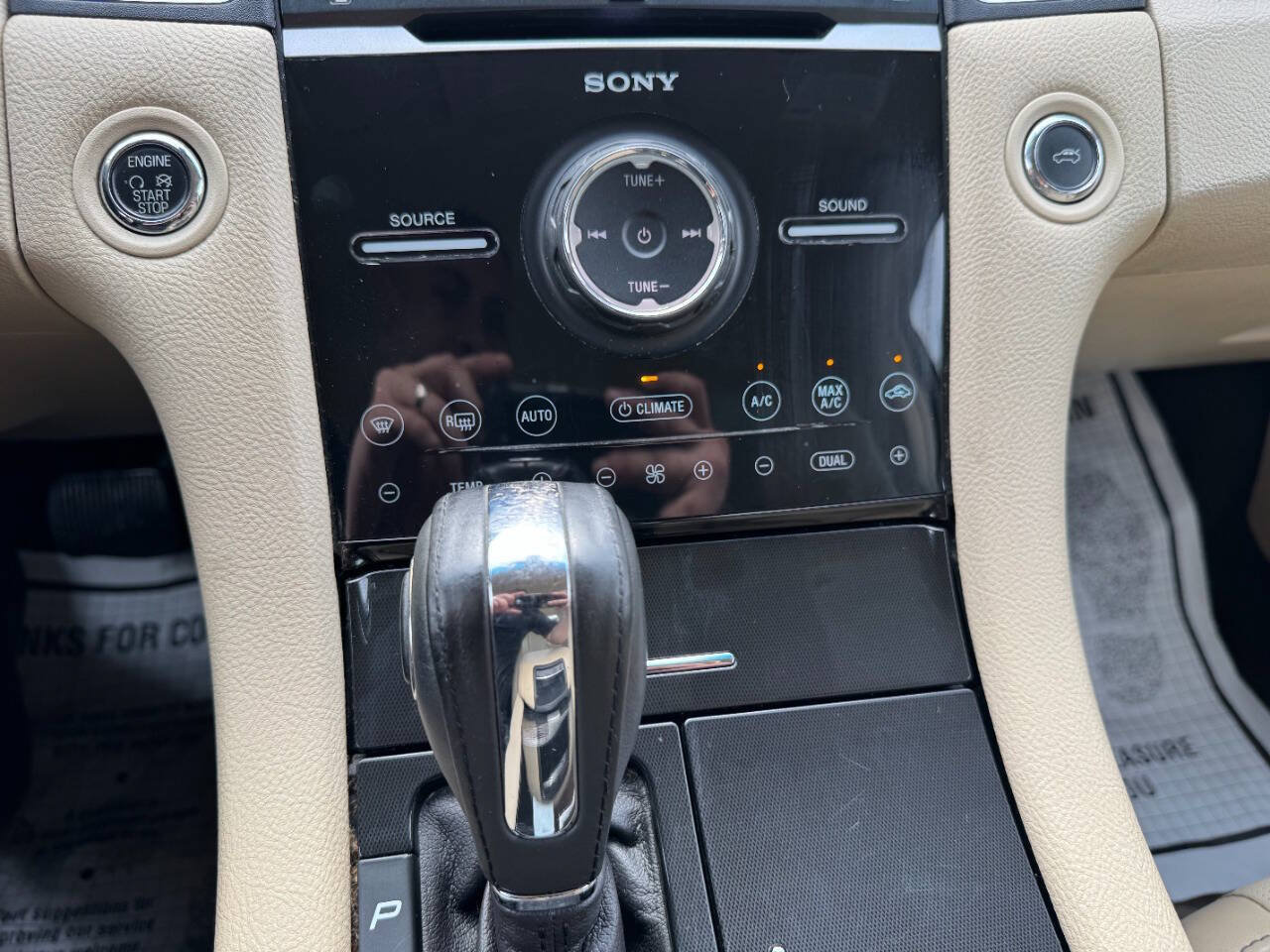 Used 2013 Ford Taurus Limited FWD image 20