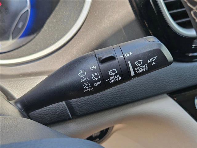 Used 2023 Chrysler Pacifica Touring-L FWD image 16