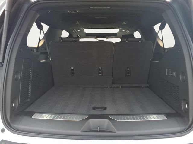 Used 2026 Chevrolet Suburban High Country AWD/4WD image 24