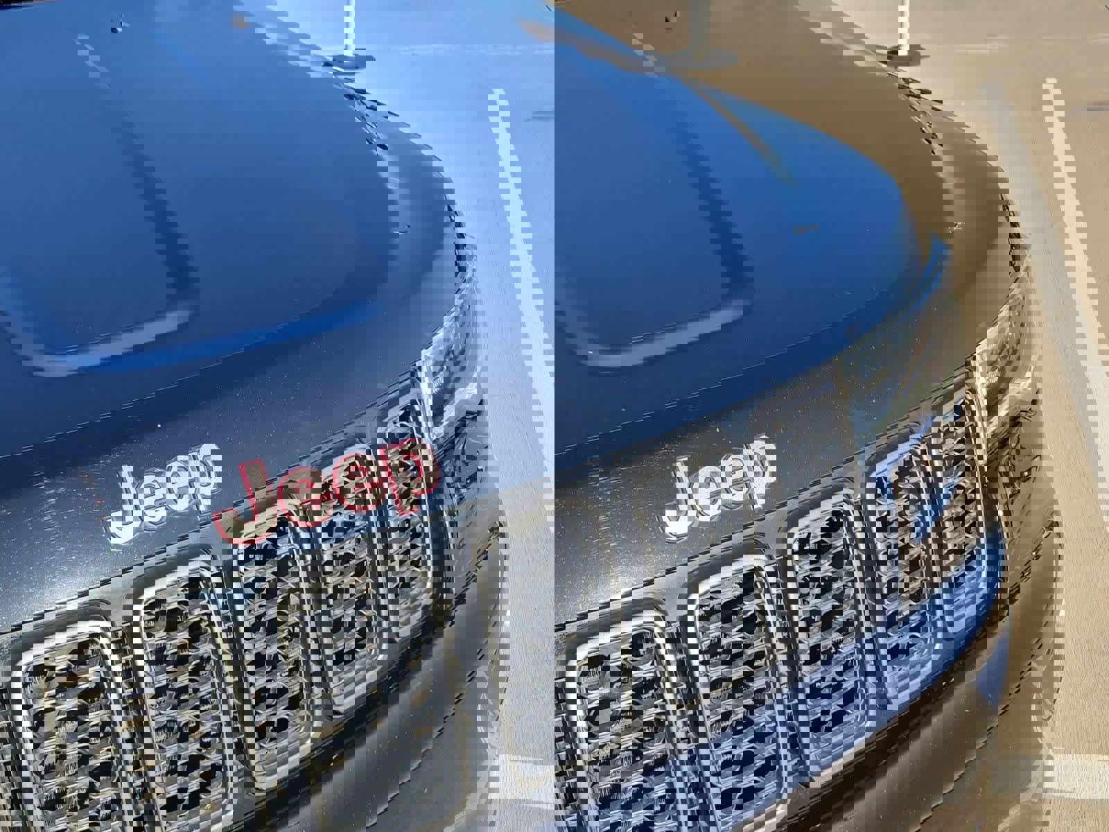 Used 2020 Jeep Grand Cherokee Trailhawk w/ Trailhawk Luxury Group image 11