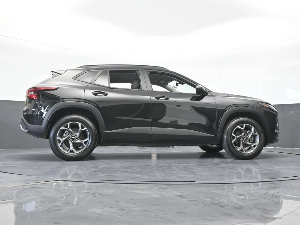 Used 2025 Chevrolet Trax LT FWD image 58