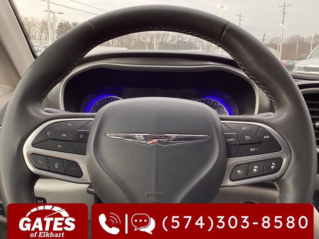 Used 2023 Chrysler Pacifica Touring-L FWD image 30