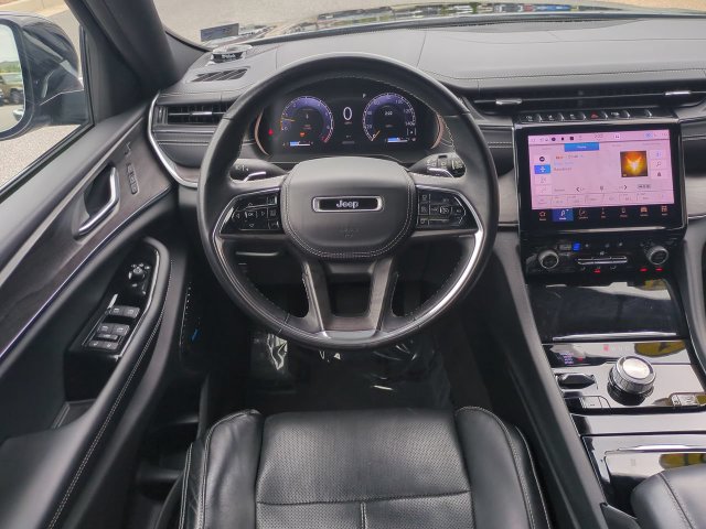 Used 2021 Jeep Grand Cherokee L Overland w/ Luxury Tech Group IV AWD/4WD image 16