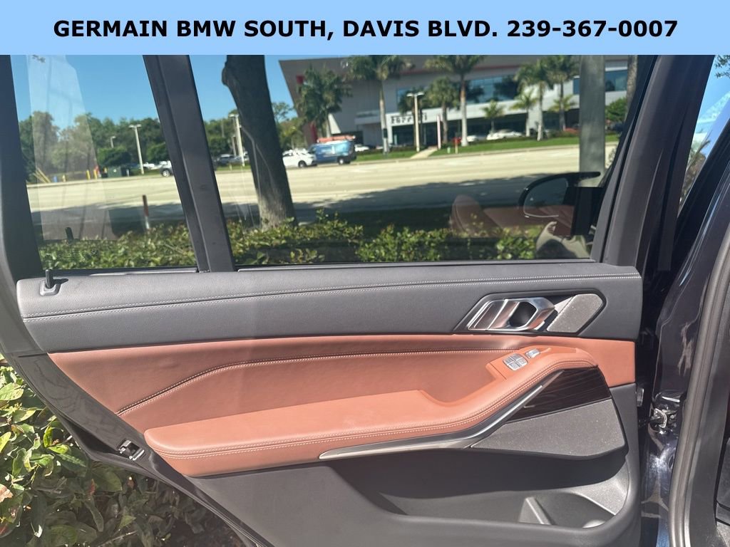 Used 2025 BMW X7 M60i image 34