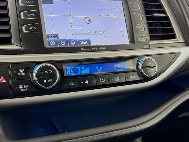 Used 2017 Toyota Highlander SE image 16
