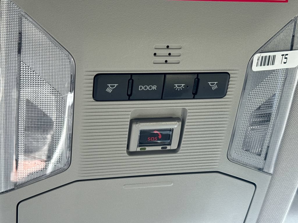 Used 2023 Toyota RAV4 LE AWD/4WD image 30