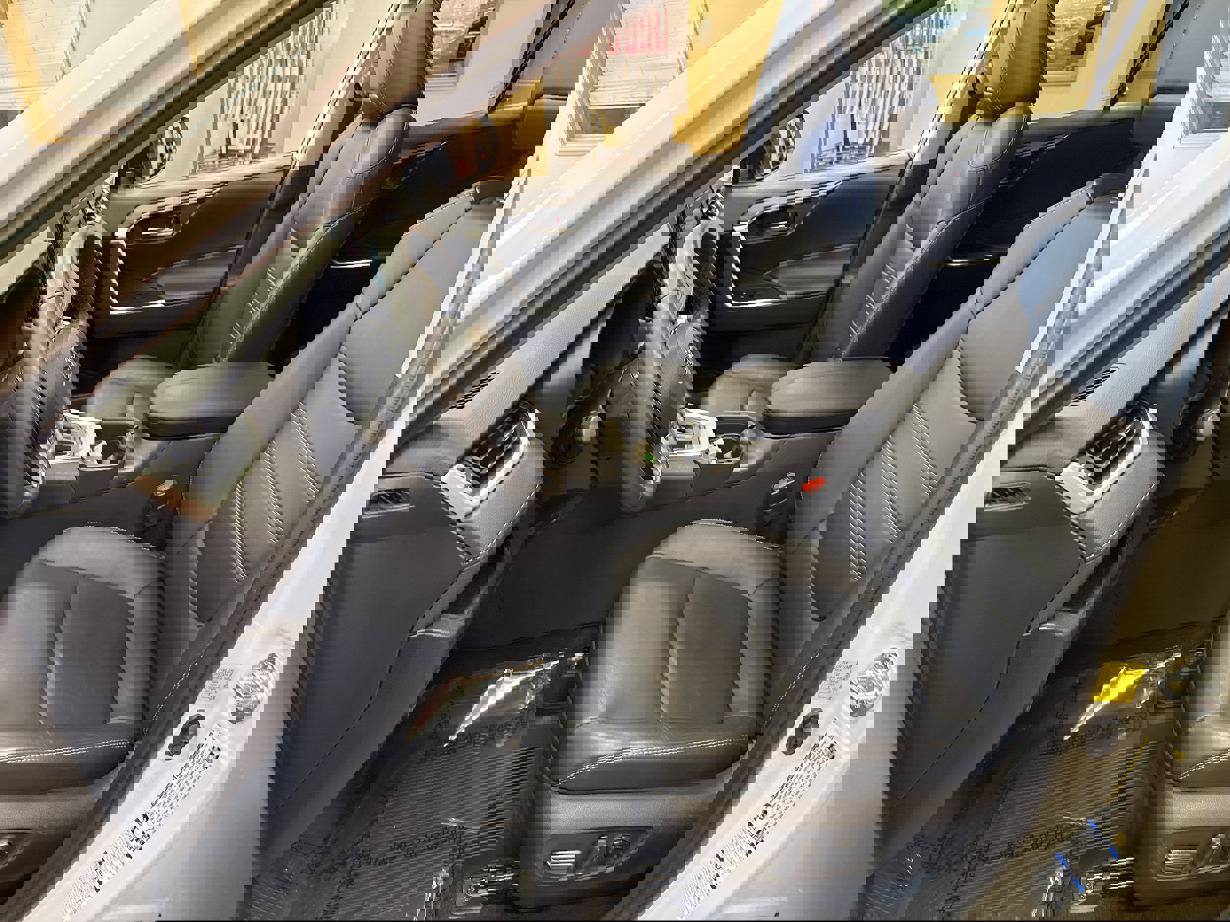 Used 2021 Toyota RAV4 XLE Premium image 30