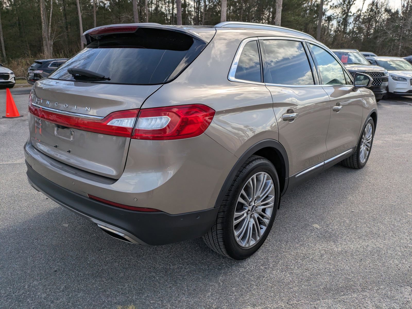 Used 2018 Lincoln MKX Reserve w/ Driver Assistance Package image 5