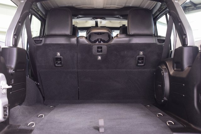 Used 2018 Jeep Wrangler Unlimited Sahara image 22