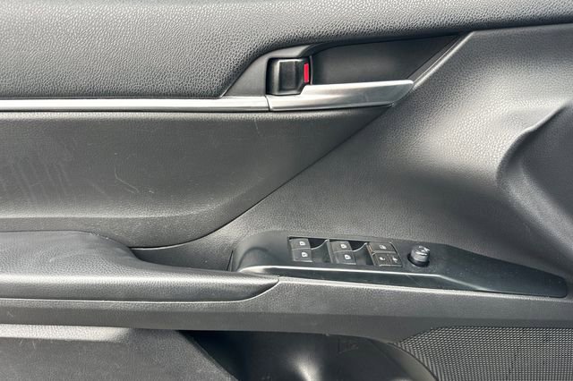 Used 2020 Toyota Camry SE FWD image 12