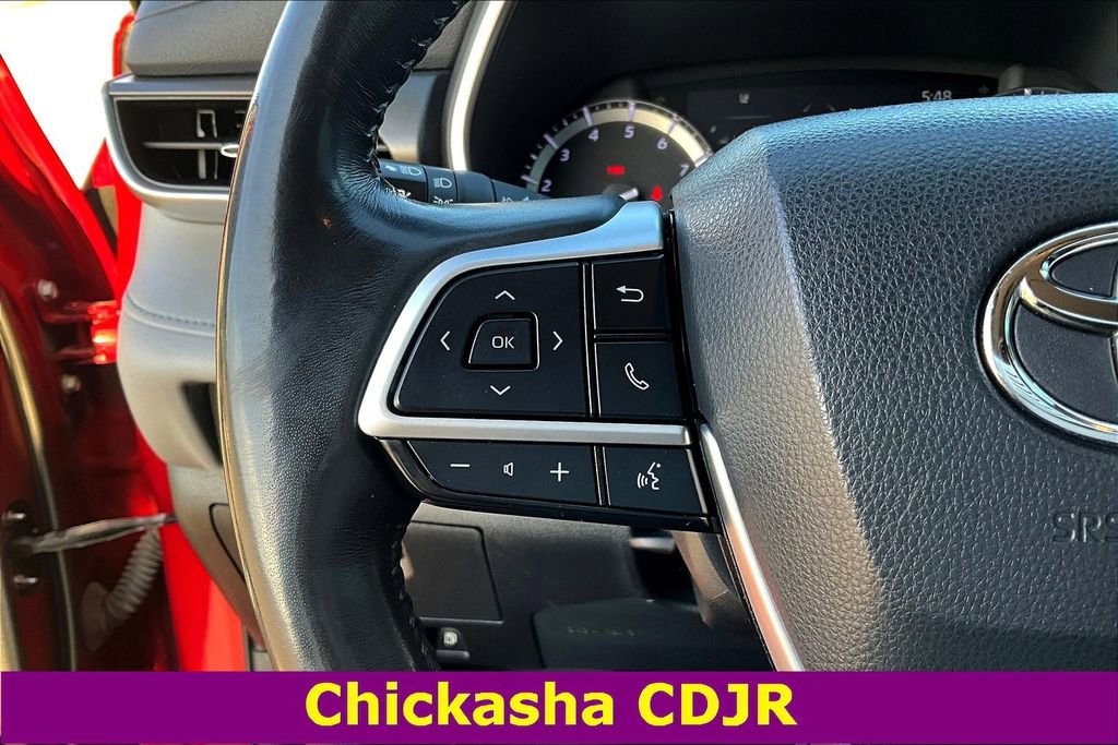 Used 2022 Toyota Highlander XLE image 11