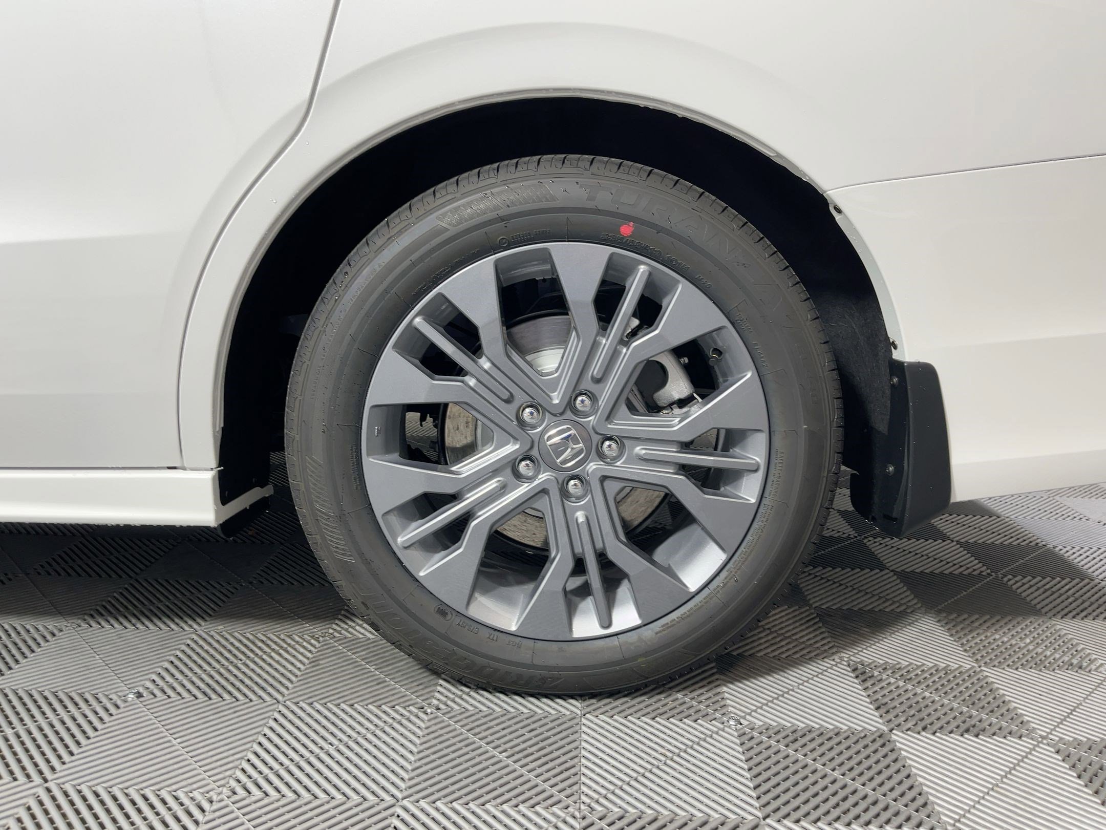 New 2026 Honda Odyssey Touring image 5