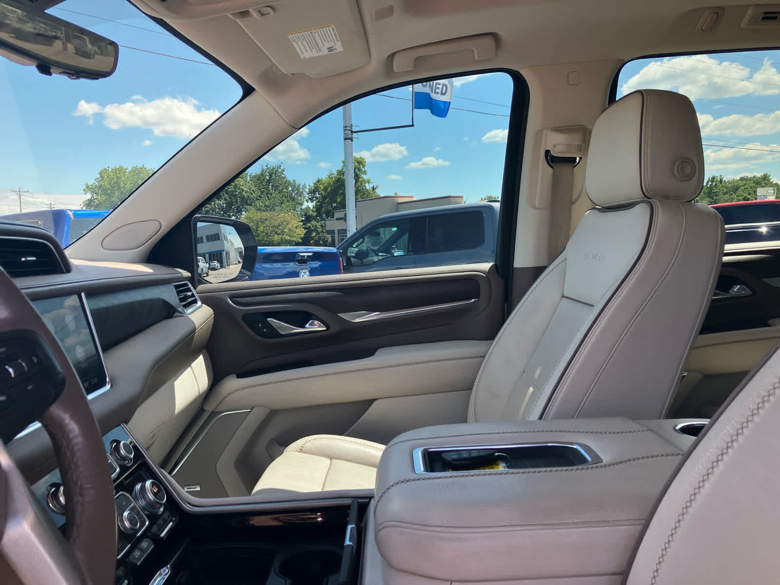 Used 2021 GMC Yukon Denali w/ Denali Premium Package RWD image 10