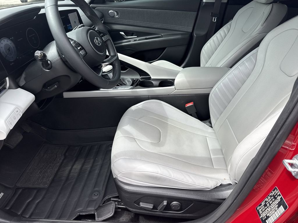 Used 2023 Hyundai Elantra Limited image 9
