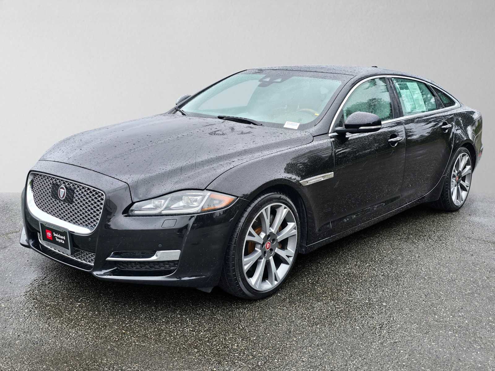 Used 2019 Jaguar XJ L Portfolio RWD image 3