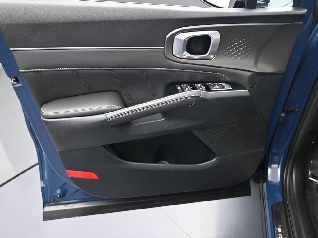 Used 2025 Kia Sorento SX image 13