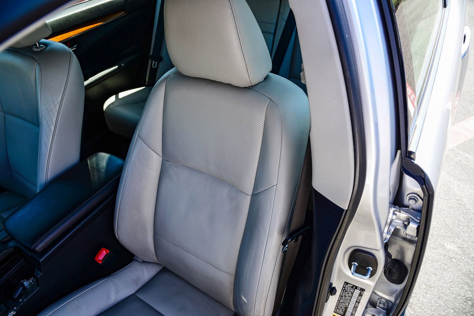 Used 2014 Lexus ES 300h w/ Luxury Package w/Bamboo Trim image 28