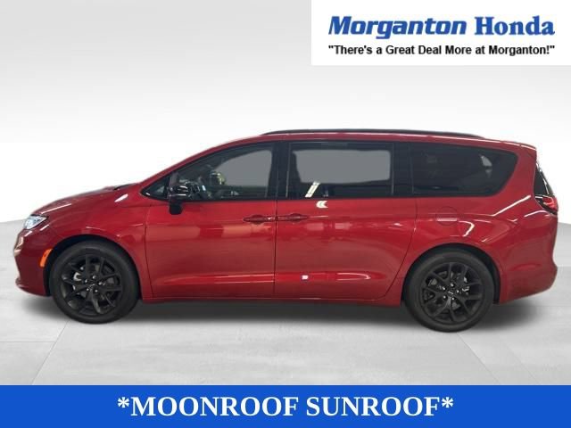 Used 2025 Chrysler Pacifica Limited image 5