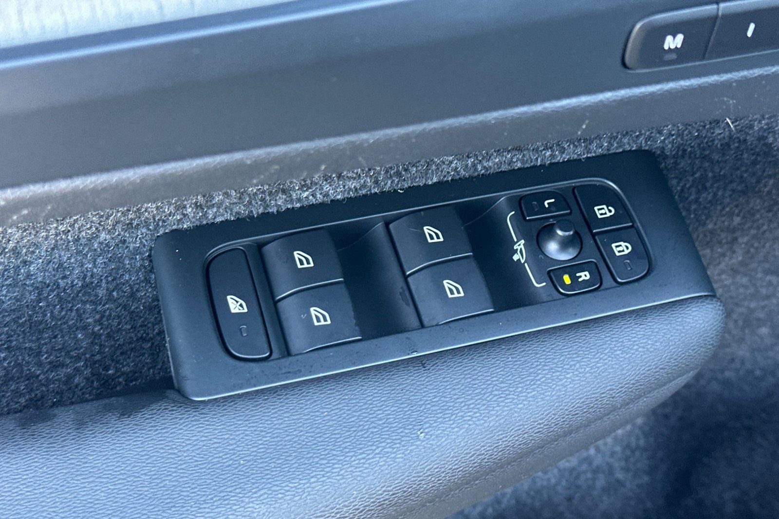 Certified 2023 Volvo XC40 B5 Plus w/ Driver Assist Package image 16