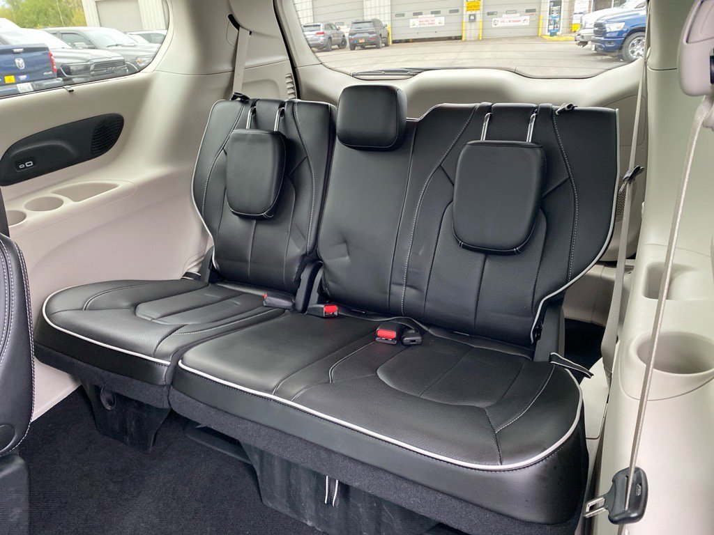 Used 2023 Chrysler Pacifica Limited image 25