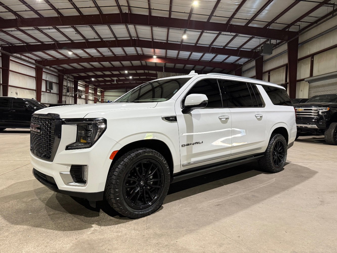 Used 2021 GMC Yukon XL Denali w/ Denali Premium Package image 11