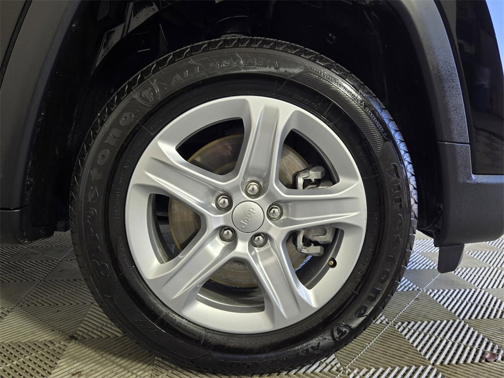 Used 2024 Jeep Compass Sport image 17