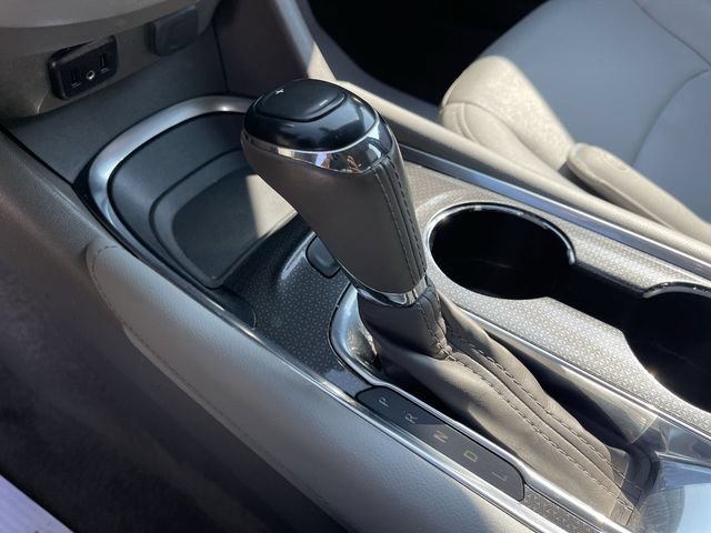 Used 2018 Chevrolet Malibu LT w/ Leather Package FWD image 19
