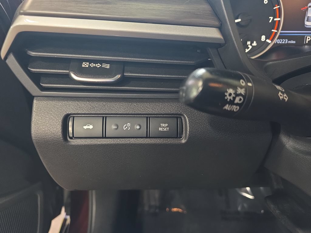 Used 2024 Nissan Altima 2.5 SV FWD image 25
